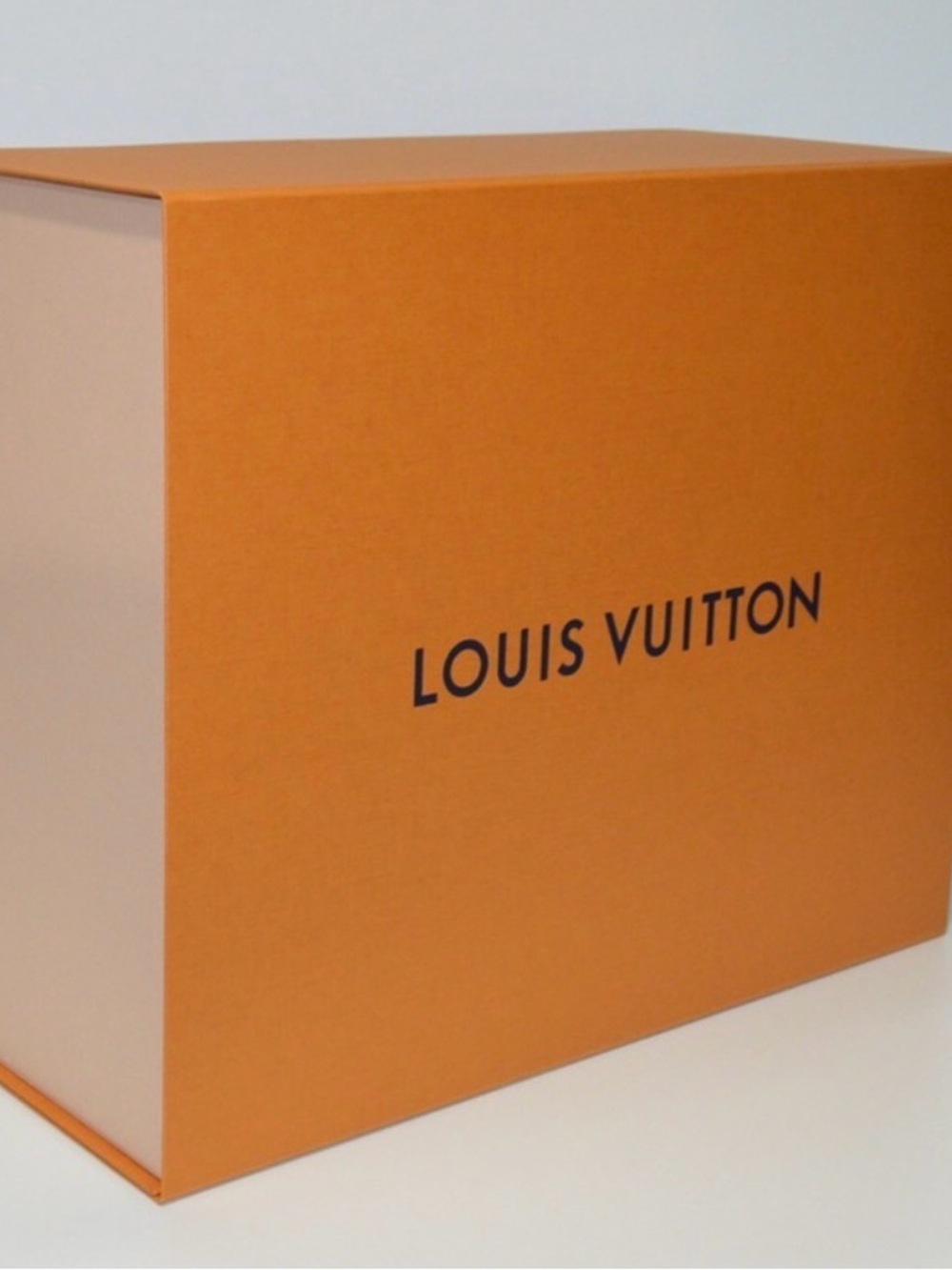 Louis Vuitton Large gift box - Picture 3 of 11